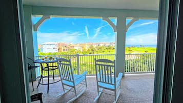 Condo, várias camas, acesso à piscina, vista para o oceano (Cinnamon Beach Retreat) | Parte interna