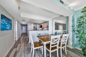 Condo, nhiều giường, có thể sử dụng hồ bơi, quang cảnh biển (Colony Reef Condo Ocean View Dream) | 3 phòng ngủ, trang trí khác biệt 
