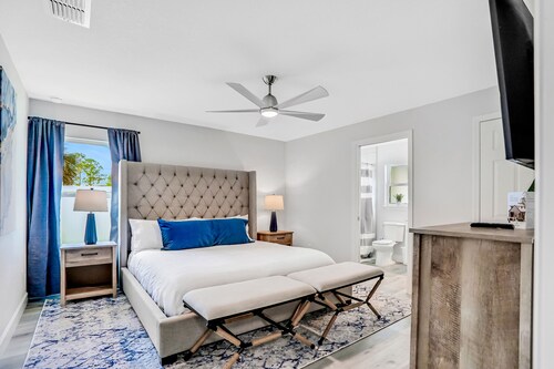 All-new Duplex With Screened Pool, Furnished Lanai, Grill, AC, & Washer/dryer