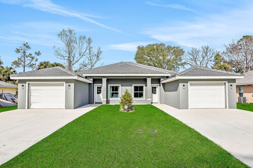 All-new Duplex With Screened Pool, Furnished Lanai, Grill, AC, & Washer/dryer