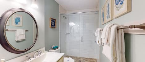 Maison, plusieurs lits, patio, vue jardin (Magnolia Cottage) | Salle de bain