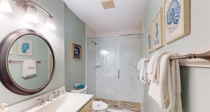 Charming Dog-friendly Home With Deck, Golf Nearby, Full Kitchen, & Washer/dryer