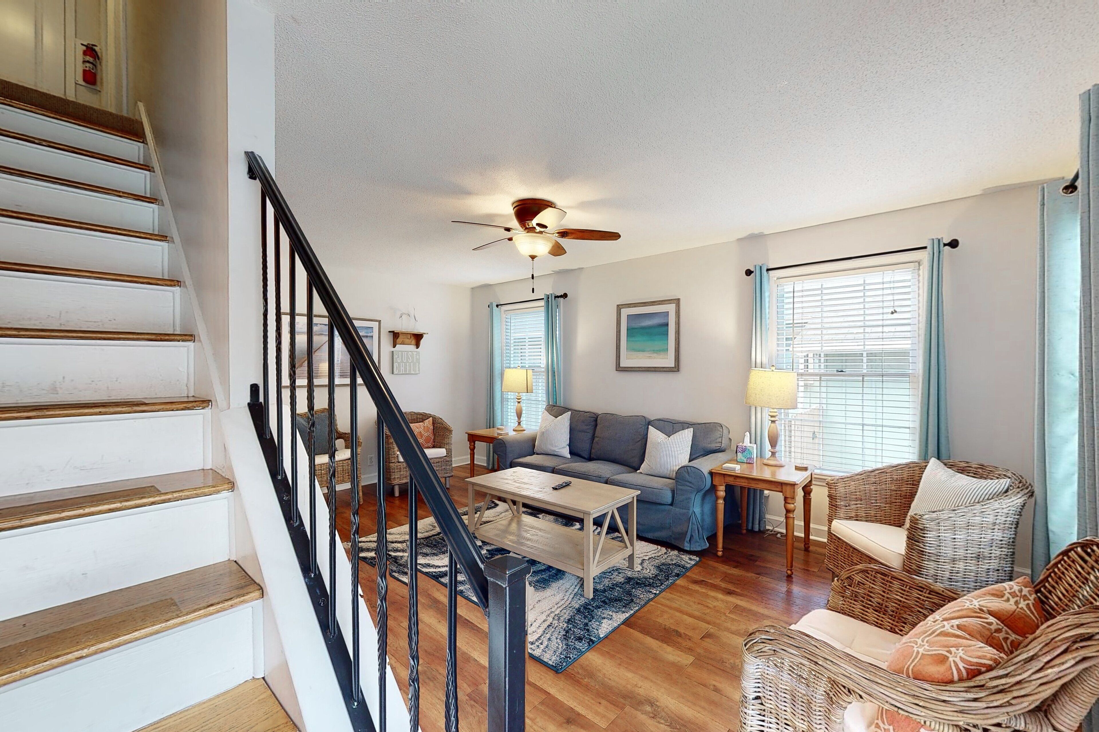 منزل - عدة أسرّة - برواق - منظر للحديقة (Magnolia Cottage) | منطقة المعيشة