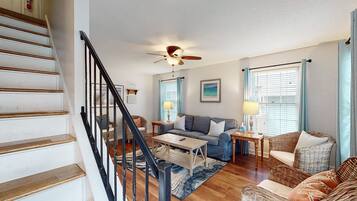 House, Multiple Beds, Patio, Garden View (Magnolia Cottage) | Living area