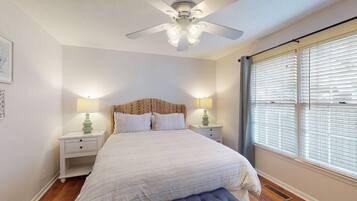 House, Multiple Beds, Patio, Garden View (Magnolia Cottage) | 3 bedrooms, individually decorated, individually furnished, bed sheets
