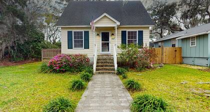 Charming Dog-friendly Home With Deck, Golf Nearby, Full Kitchen, & Washer/dryer