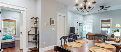 House, Multiple Beds, Patio, Garden View (Audubon Cottage) | 2 bedrooms, individually decorated, individually furnished, bed sheets