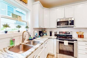Private kitchen - Charming Home Steps From the Beach With Enclosed Yard and Grill - Dog-friendly (St. Augustine)