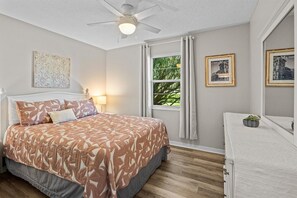 คอนโด, หลายเตียง, ลานระเบียง, วิวสระว่ายน้ำ (Clipper Cabana Beachwalk Condo) | 2 ห้องนอน, ห้องพักตกแต่งอย่างมีเอกลักษณ์, ตกแต่งพิเศษโดยเฉพาะ