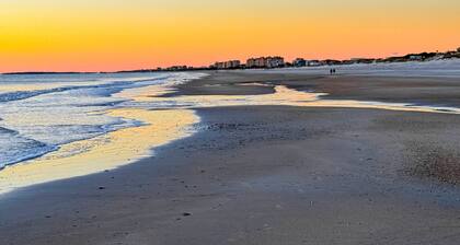 Cozy Cottage Near the Beach With Internet, AC, Washer/dryer