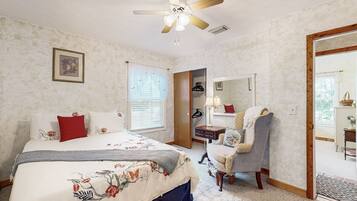 3 bedrooms, individually decorated, individually furnished, bed sheets