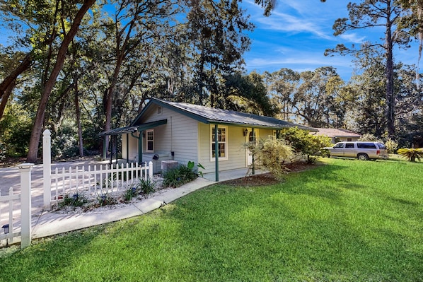 Exterior - Cozy Cottage Near the Beach With Internet, AC, Washer/dryer (Fernandina Beach)