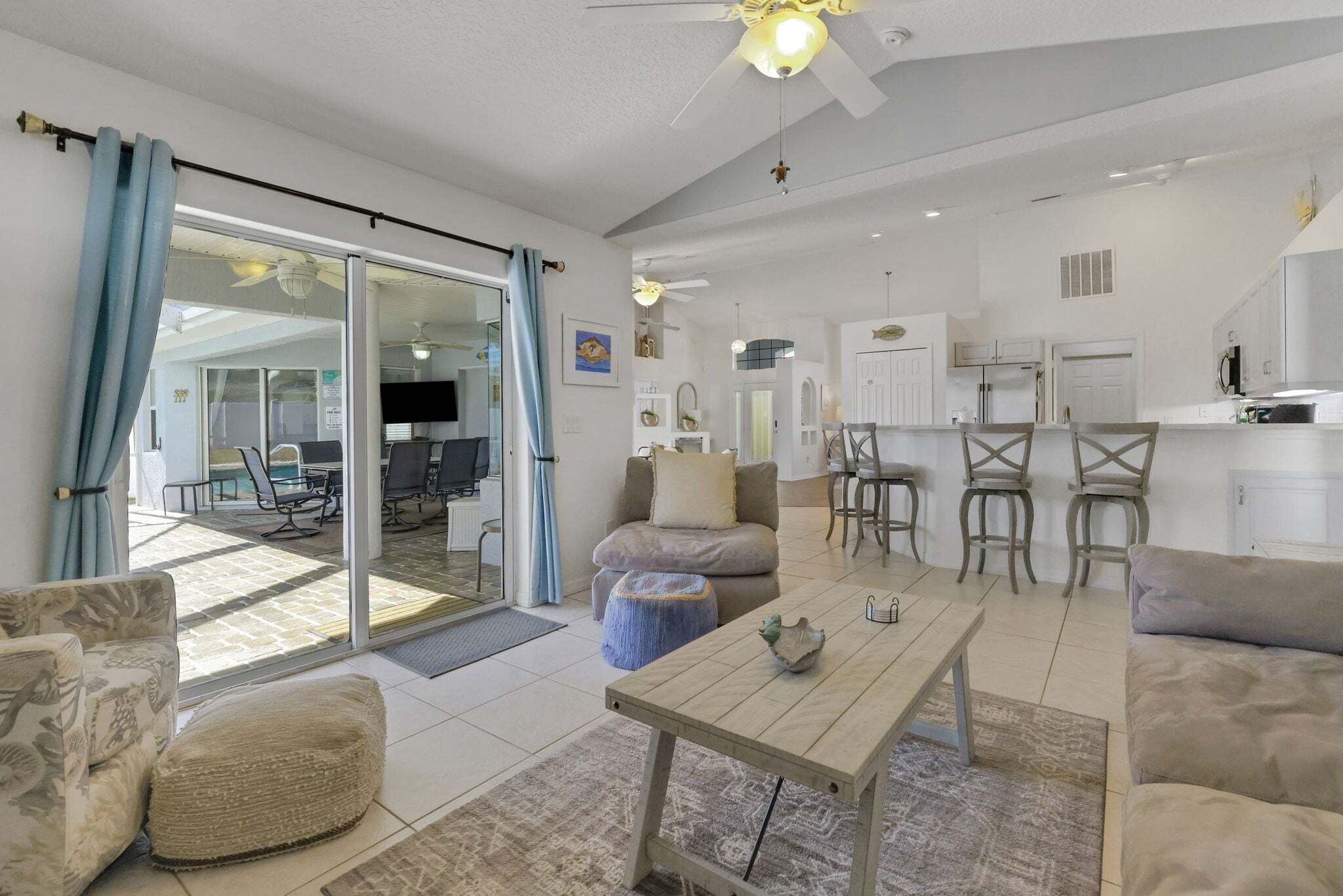 Ferienhaus, Mehrere Betten, Poolzugang, Poolblick (The Lillie Pad) | Wohnbereich