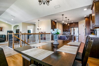 Beautiful 3-level Home Steps From the Beach W/wifi, Washer/dryer, & Central AC