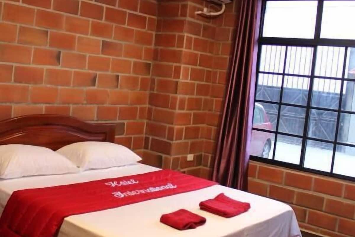 Habitación estándar con 1 cama matrimonial o 2 individuales, vista a la ciudad