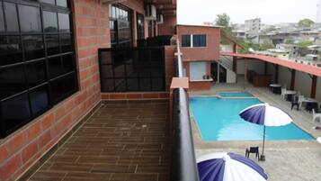 Triple Room, City View | Pool