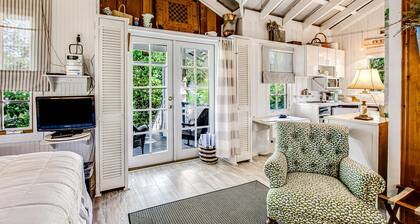 Charming Getaway w/ a Kitchenette & Free Wifi - Walk to the Beach