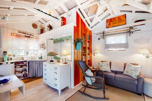 Hús - 1 tvíbreitt rúm - verönd - útsýni yfir strönd (Baby Breezy Tree House) | Stofa