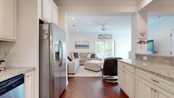 Townhome, Multiple Beds, Patio, Garden View (Mariner's Landing 602) | Interior