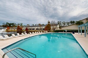 Outdoor pool - Cozy Island Townhouse W/screened Porch, Shared Pool, & Serene Pond Views (St. Simons Island)