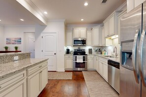 Townhome, Multiple Beds, Patio, Garden View (Mariner's Landing 602) | Private kitchen - Cozy Island Townhouse W/screened Porch, Shared Pool, & Serene Pond Views (St. Simons Island)