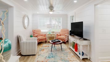 House, 1 Queen Bed, Kitchen, Garden View (Jewel's Cottage) | Living area