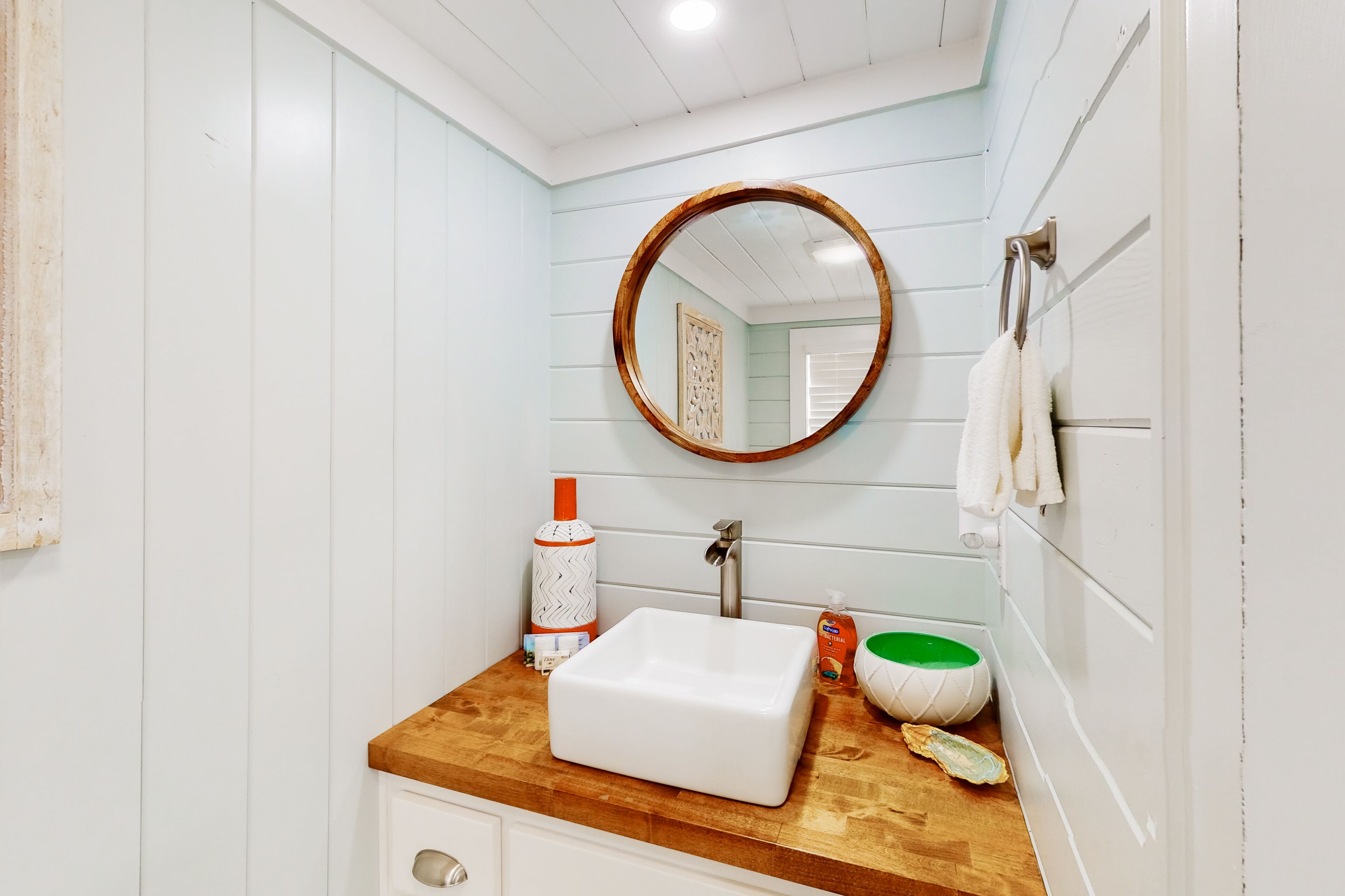 House, 1 Queen Bed, Kitchen, Garden View (Jewel's Cottage) | Bathroom | Towels