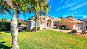 Exterior - Captain's Key Waterside Retreat - Boat Dock! Awesome Pool! (Palm Coast)