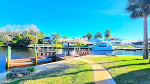 Lake - Captain's Key Waterside Retreat - Boat Dock! Awesome Pool! (Palm Coast)