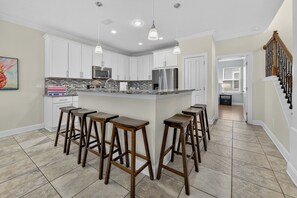 Microwave, oven, stovetop, dishwasher - Arcade Fun! 2 Kings, Walk to Beach + Resort Pool & Hot Tub (Destin)
