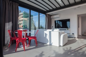 TV - Penthouse in the Heart of Glyfada (Glifada)