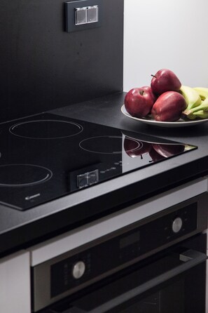 Micro-ondes, four, plaque de cuisson, lave-vaisselle