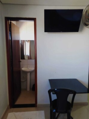 ห้องทวิน | ภายใน