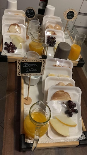 Free daily English breakfast - Hotel Londres ADE (Samambaia)