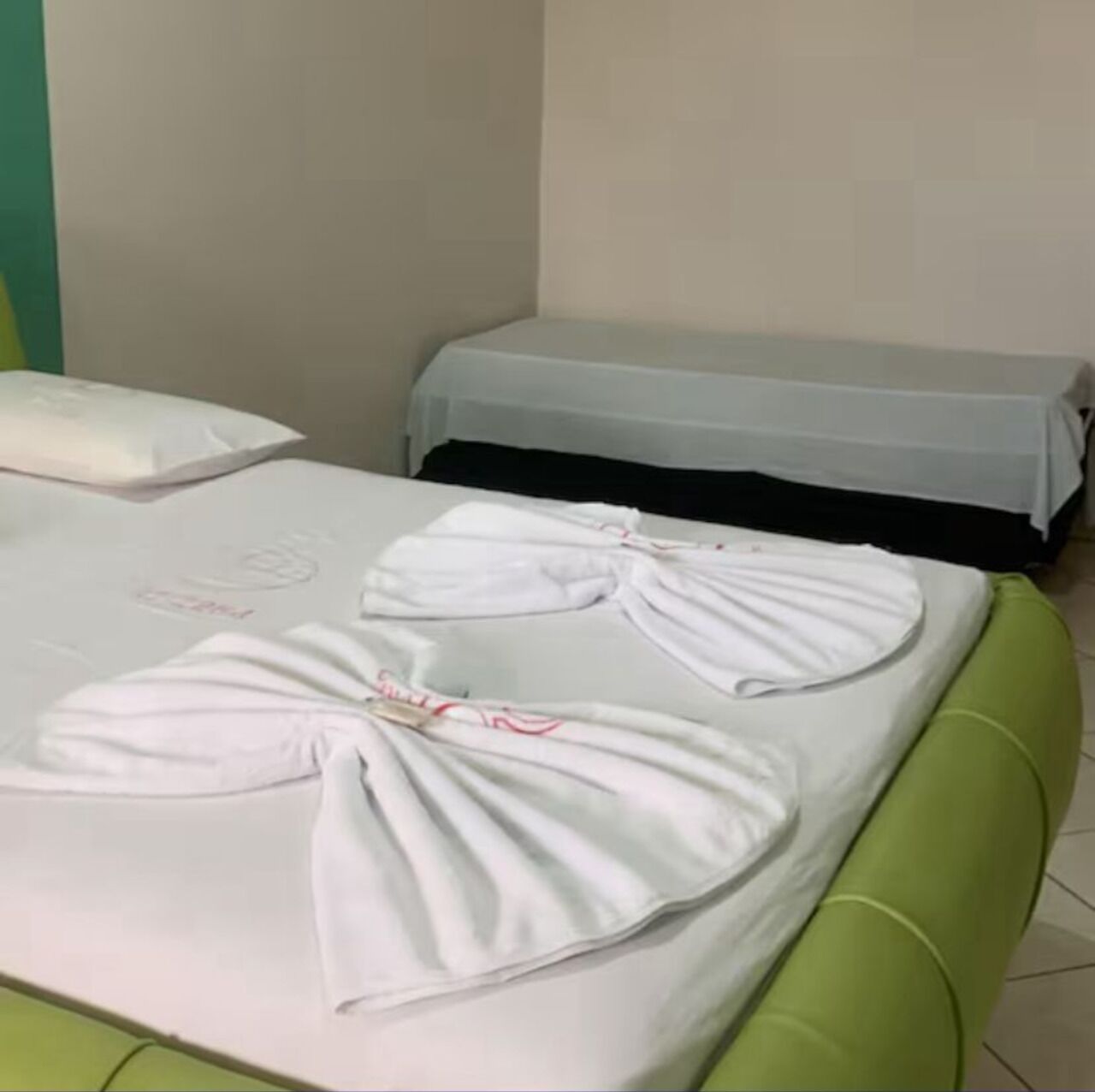 Wi-Fi gratuit, draps fournis