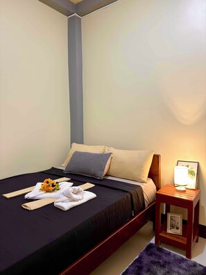 Free WiFi, bed sheets - Wonderful 3-bedroom apartment with AC in Puerto Princesa City near to Airport! (Puerto Princesa City)