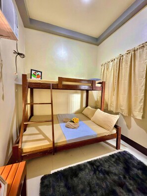 Free WiFi, bed sheets - Wonderful 3-bedroom apartment with AC in Puerto Princesa City near to Airport! (Puerto Princesa City)