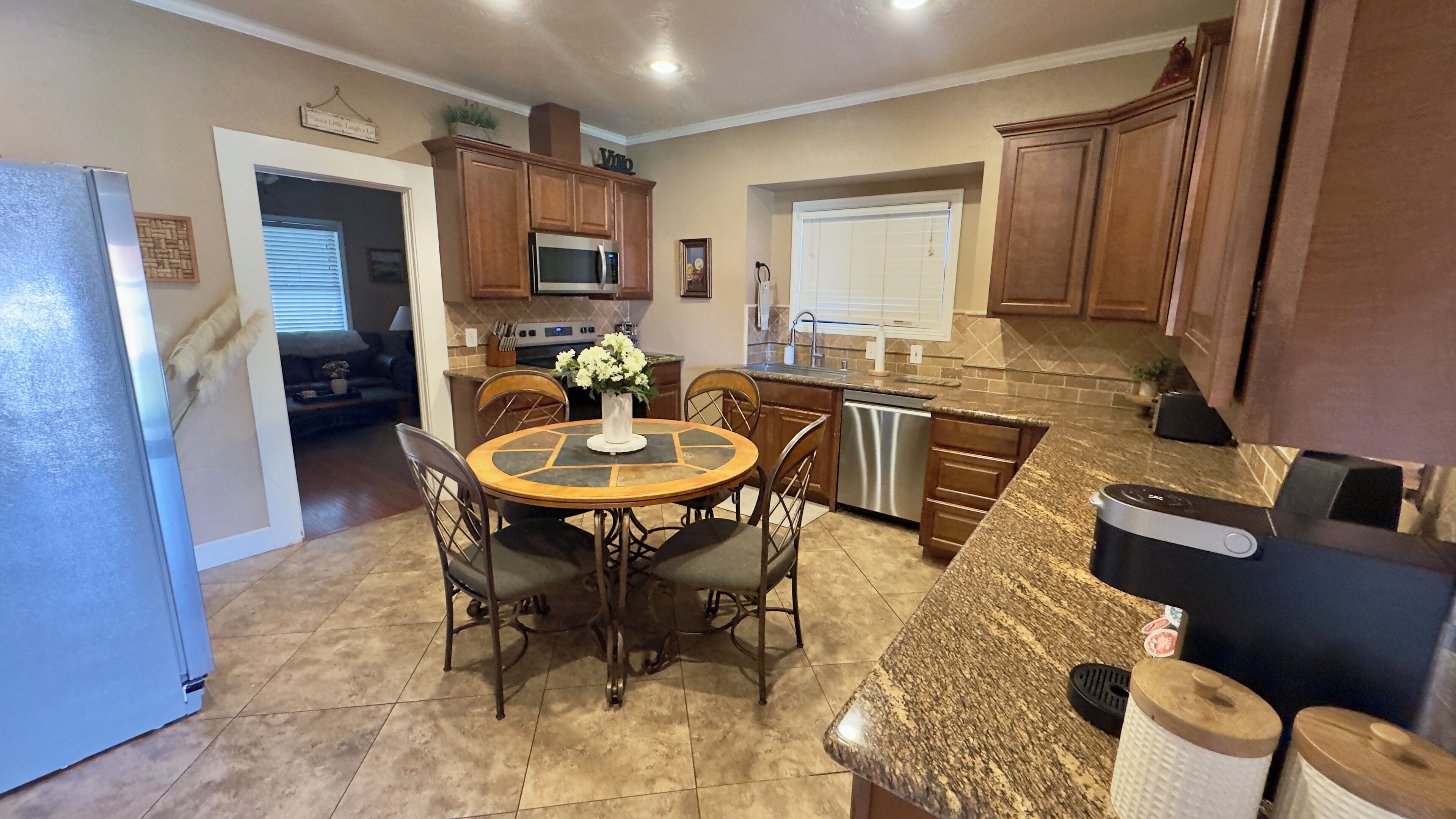 Micro-ondes, four, plaque de cuisson, lave-vaisselle