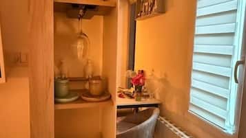 Economy tweepersoonskamer, uitzicht op tuin | Interieur