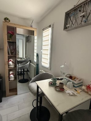 Economy tweepersoonskamer, uitzicht op tuin | Interieur