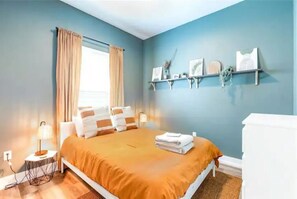 3 bedrooms, iron/ironing board, free WiFi, bed sheets - Blue Bungalow · Fenced Yard · Walk Downtown · UF (Gainesville)