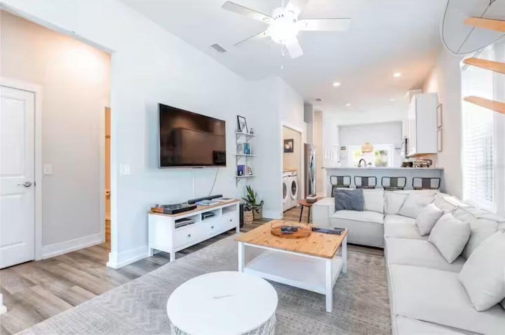 Smart TV, books, stereo