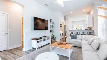 Smart TV, books, stereo