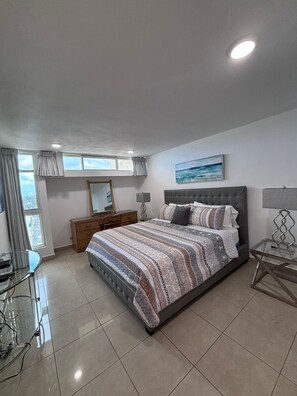 2 bedrooms, iron/ironing board, travel cot, free WiFi - Isla Verde beachfront jewel/ cozy apartment/ steps to the water/  amazing views (Carolina)