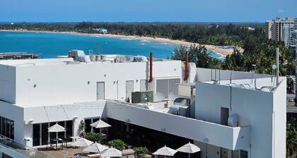 Isla Verde beachfront jewel/ cozy apartment/ steps to the water/ amazing views