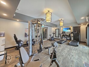 Fitness facility - Bighorn Resort 3BR Condo Getaway (Radium Hot Springs)