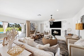 TV, stereo - Luxury Beach House with Golf Course View (Naples)