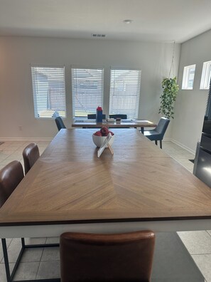 Dining - Play and Stay Spacious Luxe Lounge (Hutto)