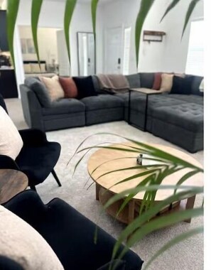 Interior - Play and Stay Spacious Luxe Lounge (Hutto)