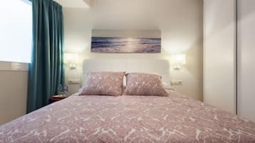 1 bedroom, iron/ironing board, internet, bed sheets